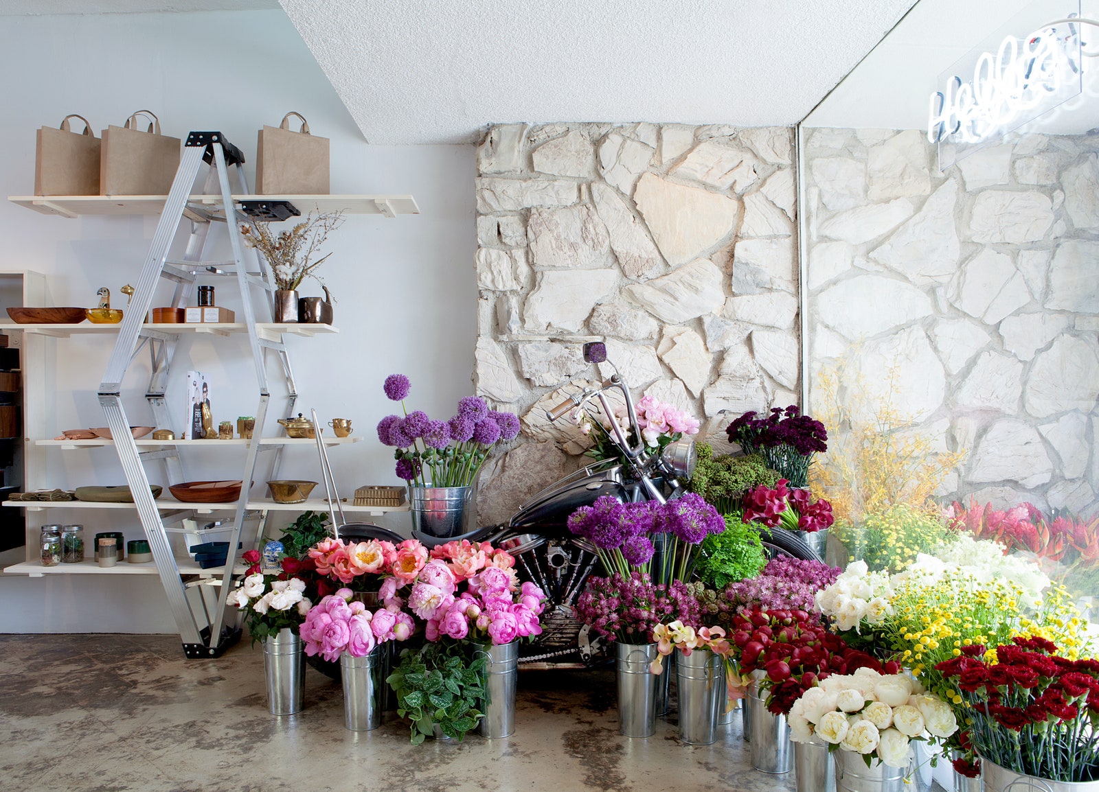 Esta imagen puede contener Planta de flores Arreglo floral Ramo de flores Diseño interior e Interior