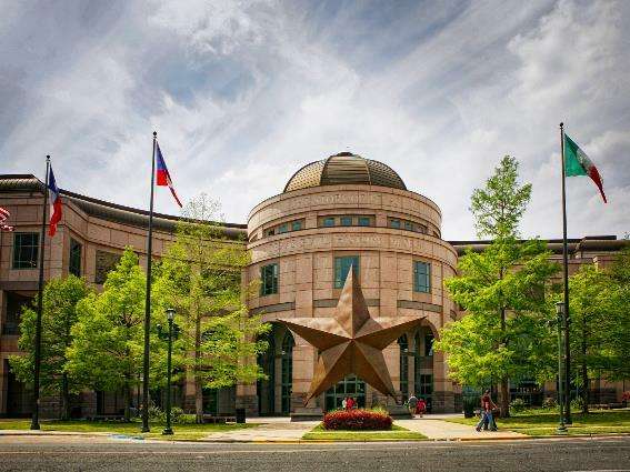 Foto exterior de una de las mejores cosas que hacer en Austin, el Bullock Texas State History Museum