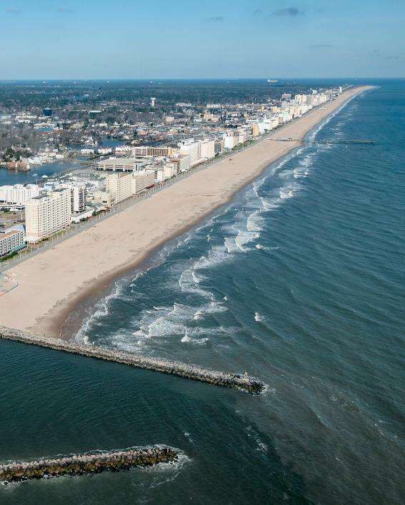 Skyline de los edificios en la playa y el océano en Virginia Beach. Foto de @cityofvabeach de usuario de Instagram