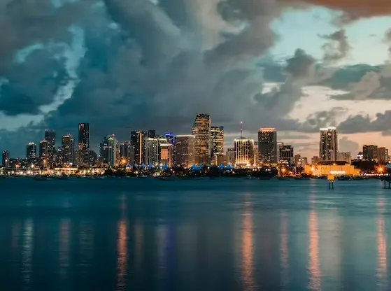 Trabajos en Miami sin papeles: Opciones y consejos para encontrar empleo sin documentación
