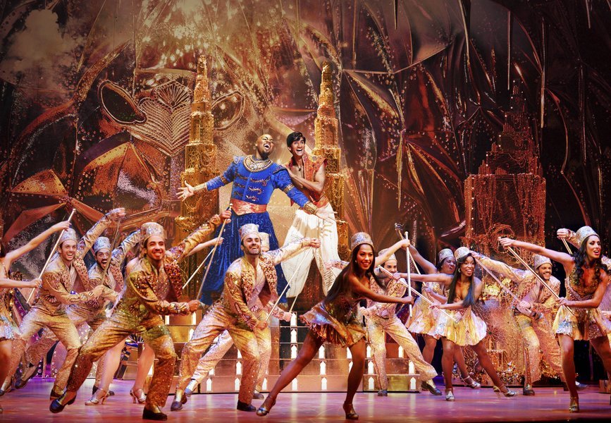 Escena del musical Aladdin en Broadway
