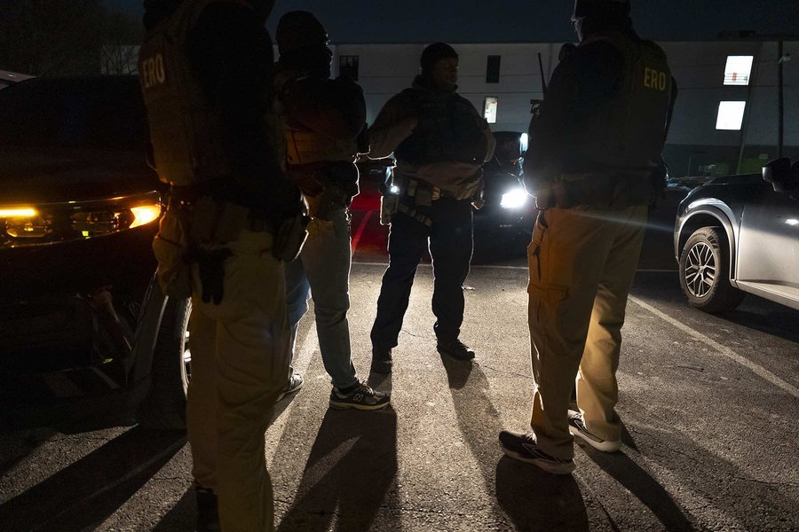 La colaboración entre la policía local y ICE para la aplicación de la ley de inmigración genera temores sobre un pasado racializado.