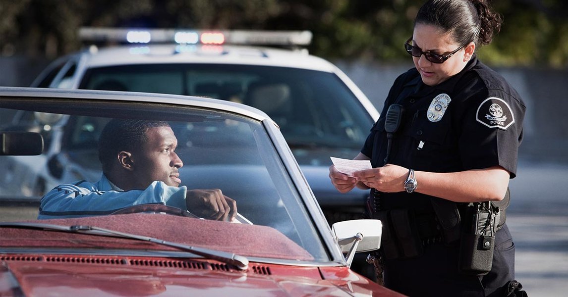 La confianza en la policía varía significativamente entre diferentes grupos demográficos.