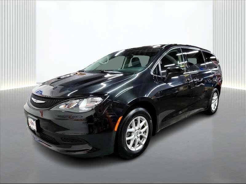 Una minivan usada, ideal para la vida familiar en los alrededores de Nueva York. Una minivan usada, ideal para la vida familiar en los alrededores de Nueva York.