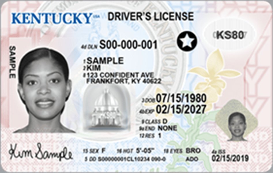 Diferencias visuales entre una licencia estándar y un Real ID Comparación visual entre una licencia estándar y un Real ID, mostrando la estrella distintiva del Real ID.
