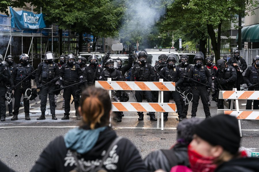 Los desafíos en la aplicación de la ley varían significativamente entre estados, afectados por factores geográficos y demográficos.