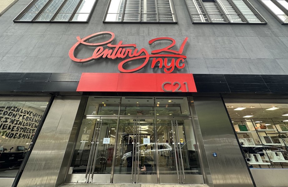 El icónico exterior de Century 21 en Lower Manhattan, tras su esperada reapertura.