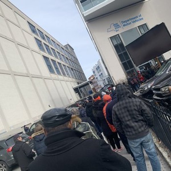 Exterior de la oficina del Departamento de Vehículos Motorizados de Nueva York en Yonkers